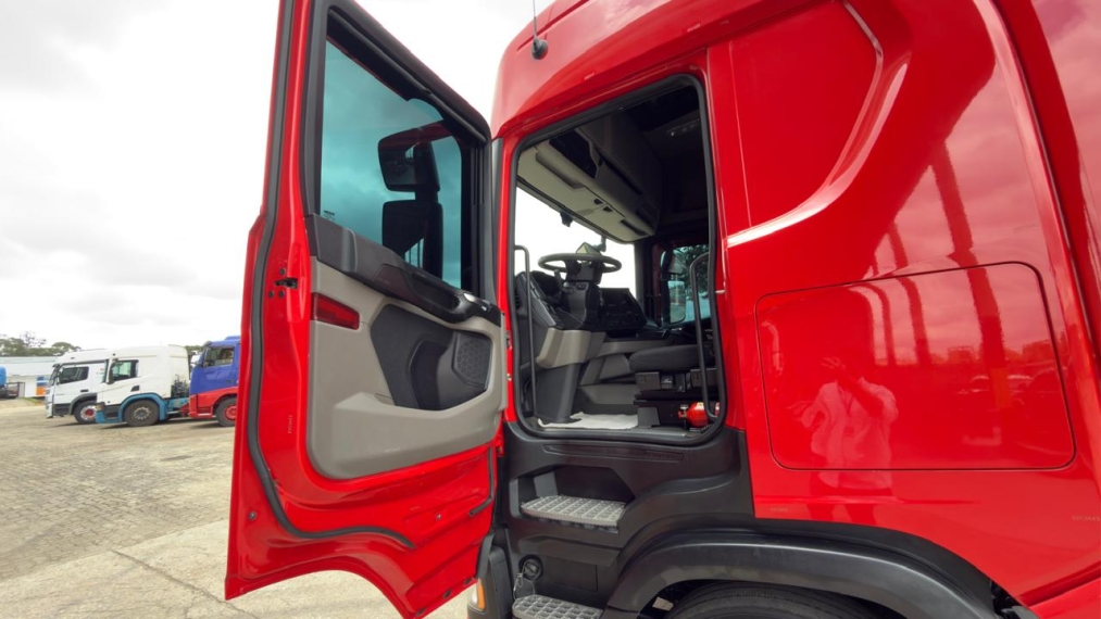 scania r450 6x2 vermelha10