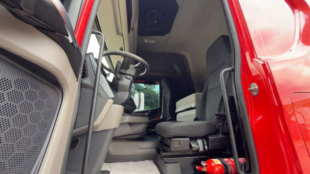 scania r450 6x2 vermelha11