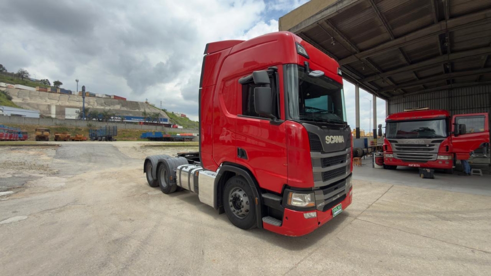 scania r450 6x2 vermelha2