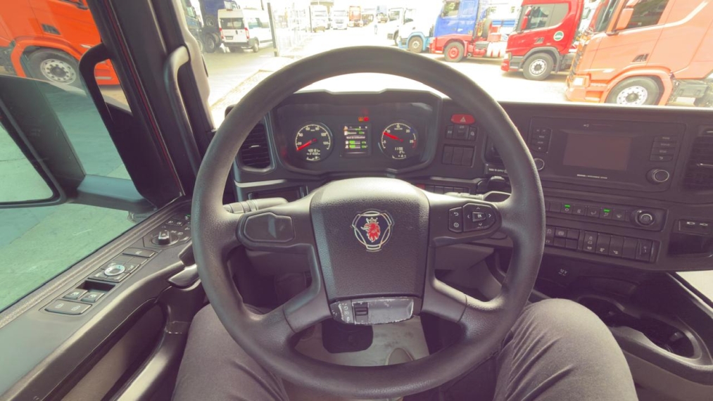 scania r450 6x2 vermelha18
