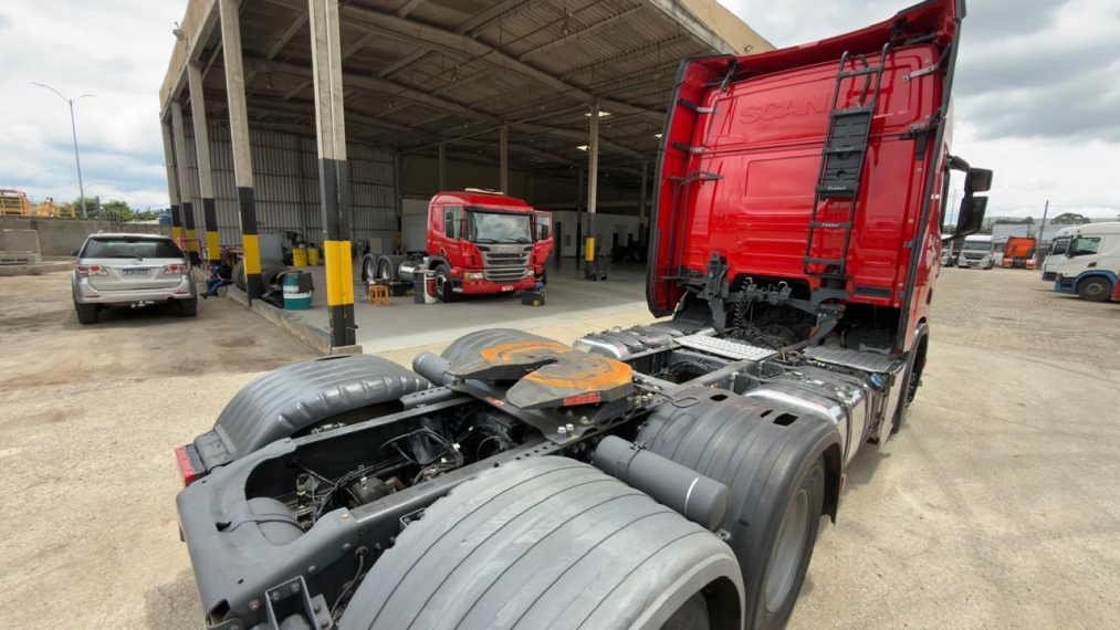 scania r450 6x2 vermelha5