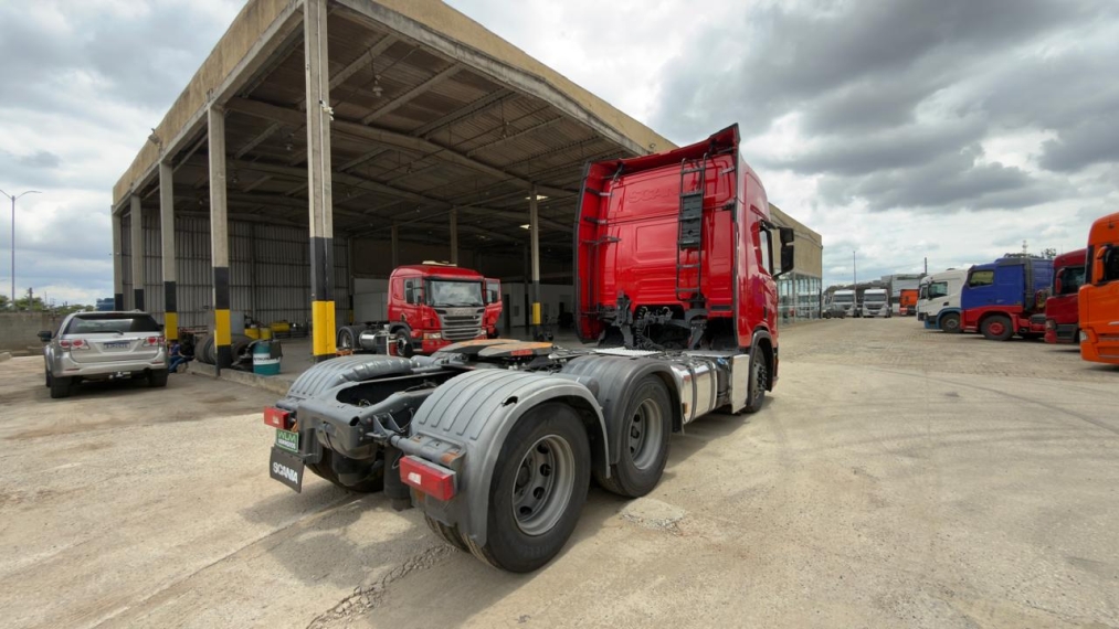scania r450 6x2 vermelha4