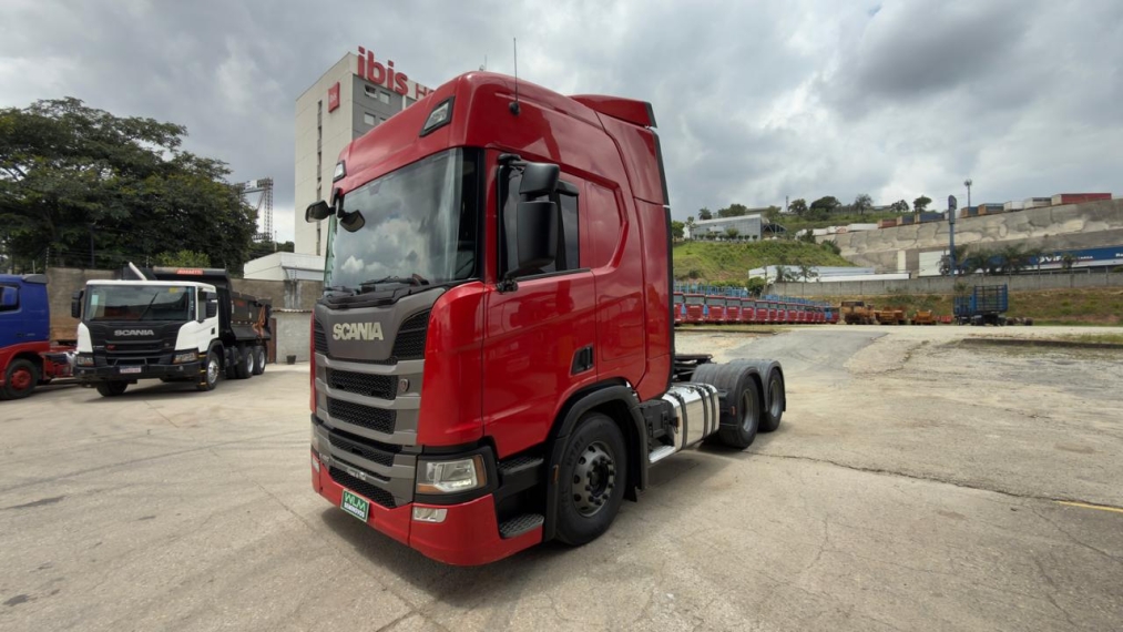 scania r450 6x2 vermelha1