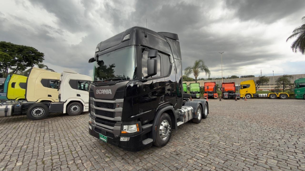 scania r 450 a6x2 preto