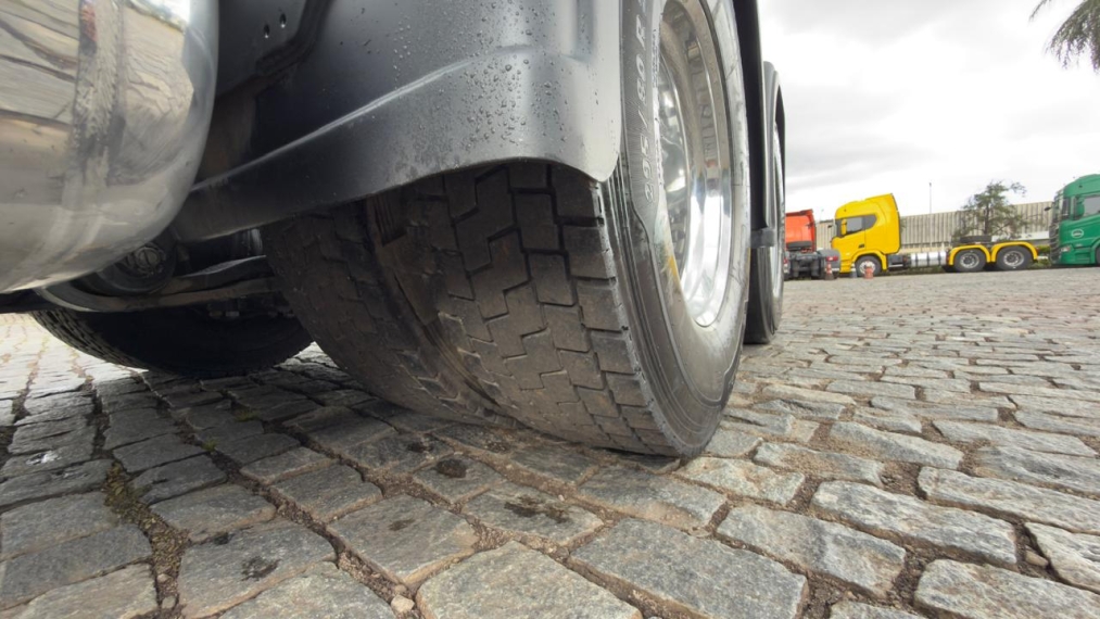 scania r 450 a6x2 preto9