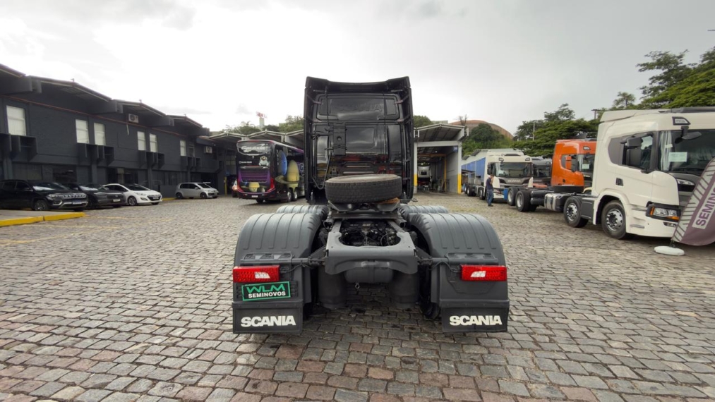 scania r 450 a6x2 preto4