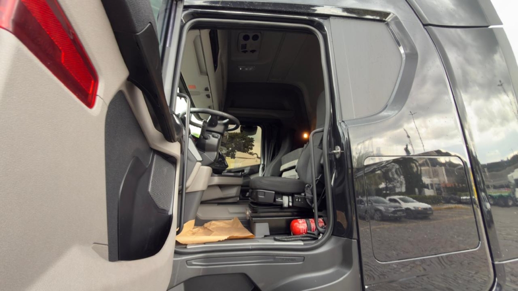 scania r 450 a6x2 preto10