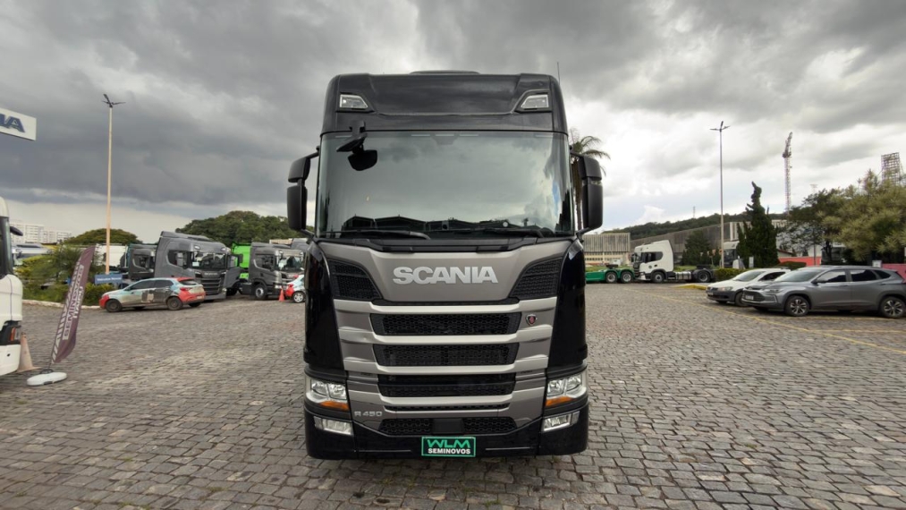 scania r 450 a6x2 preto1