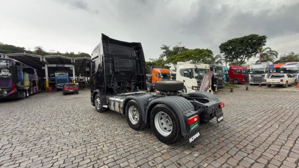 scania r 450 a6x2 preto5