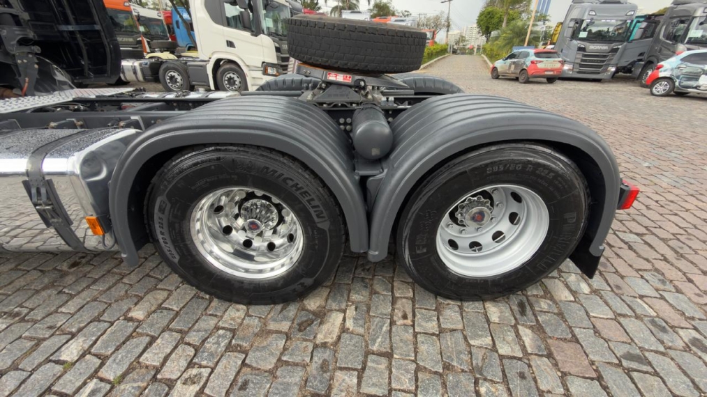 scania r 450 a6x2 preto8