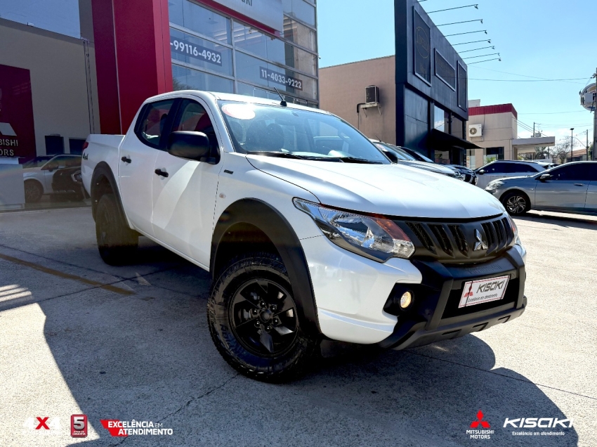 mitsubishi l200 triton 2.4 16v turbo diesel outdoor gls cd 4x4 automatico 4p 20251