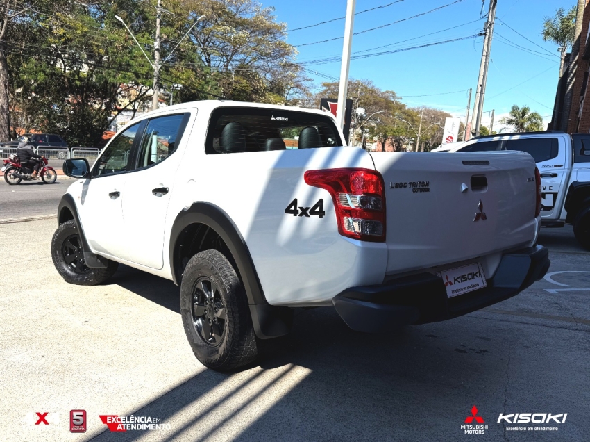 mitsubishi l200 triton 2.4 16v turbo diesel outdoor gls cd 4x4 automatico 4p 20252