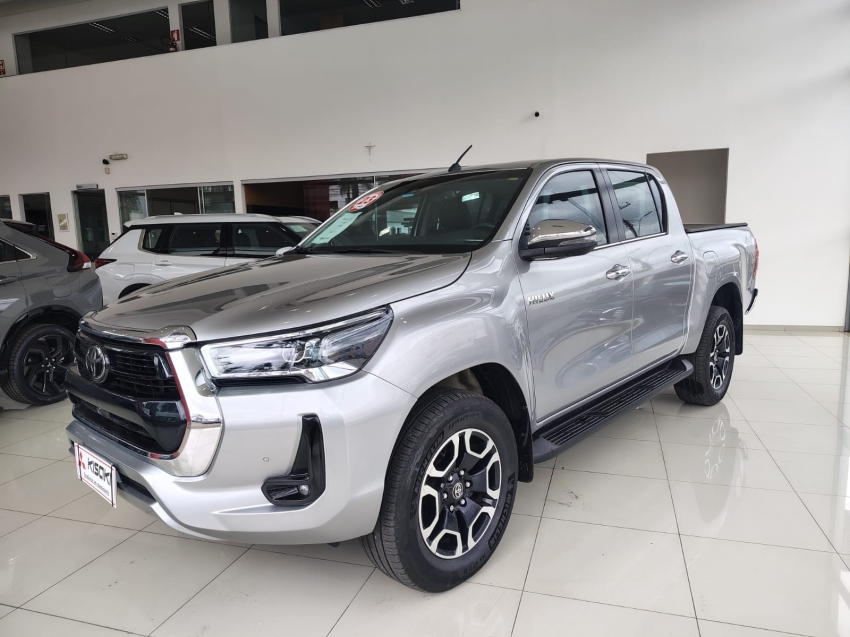 toyota hilux 2.8 d-4d turbo diesel cd srx 4x4 automatico 2.7 4p 2023