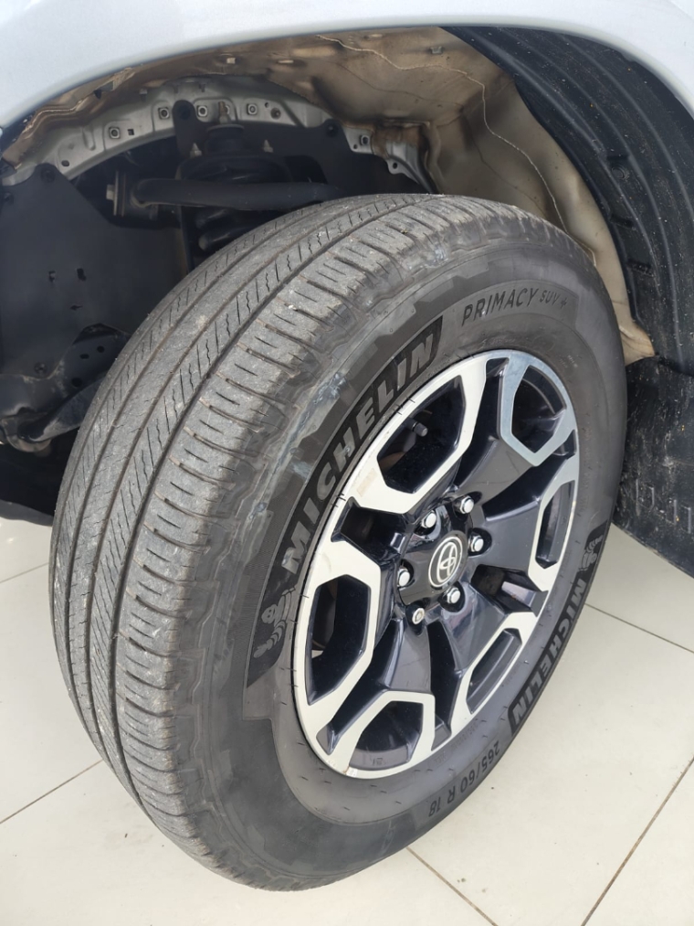 toyota hilux 2.8 d-4d turbo diesel cd srx 4x4 automatico 2.7 4p 20231