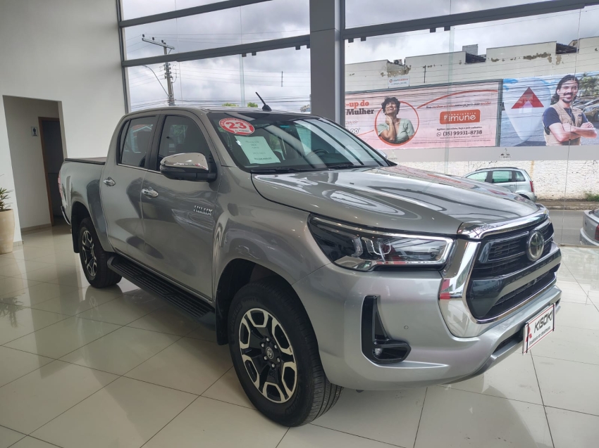 toyota hilux 2.8 d-4d turbo diesel cd srx 4x4 automatico 2.7 4p 202310