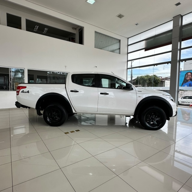 mitsubishi l200 triton 2.4 16v turbo diesel outdoor gls cd 4x4 automatico 4p 20255