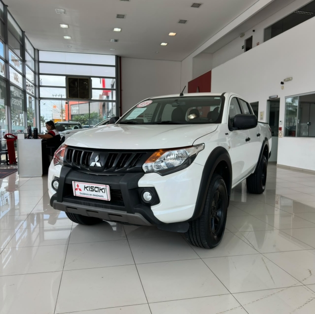 mitsubishi l200 triton 2.4 16v turbo diesel outdoor gls cd 4x4 automatico 4p 20251