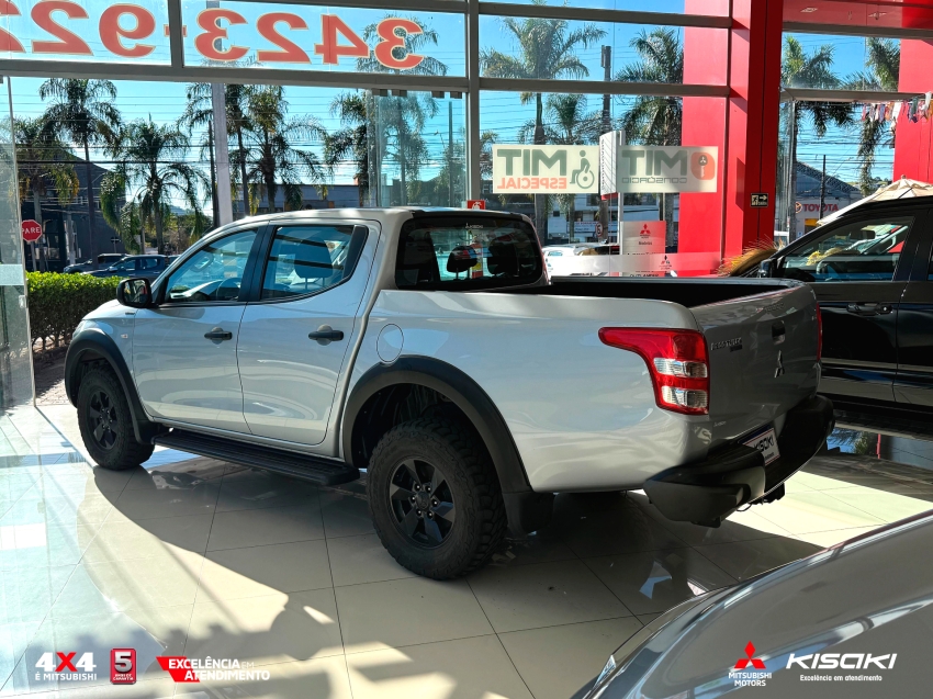 mitsubishi l200 triton 2.4 turbo diesel 4x4 at sport outdoor 4p manual 2024