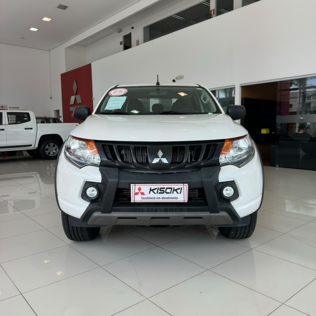 mitsubishi l200 triton 2.4 16v turbo diesel outdoor gls cd 4x4 automatico 4p 2025