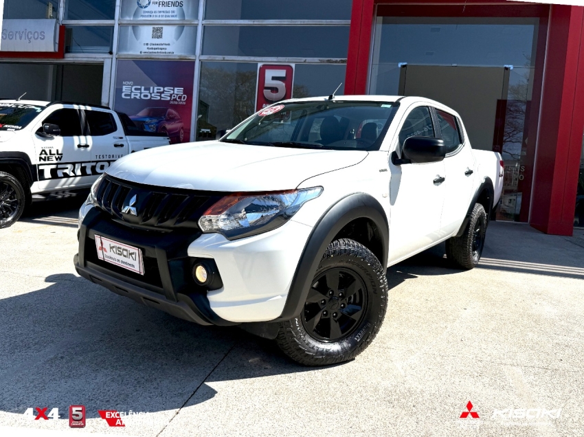 mitsubishi l200 triton 2.4 16v turbo diesel outdoor gls cd 4x4 automatico 4p 2025