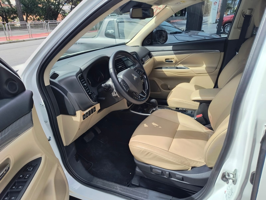 mitsubishi outlander 2.2 mivec di-d diesel hpe-s awd automatico 2.. 4p 20223