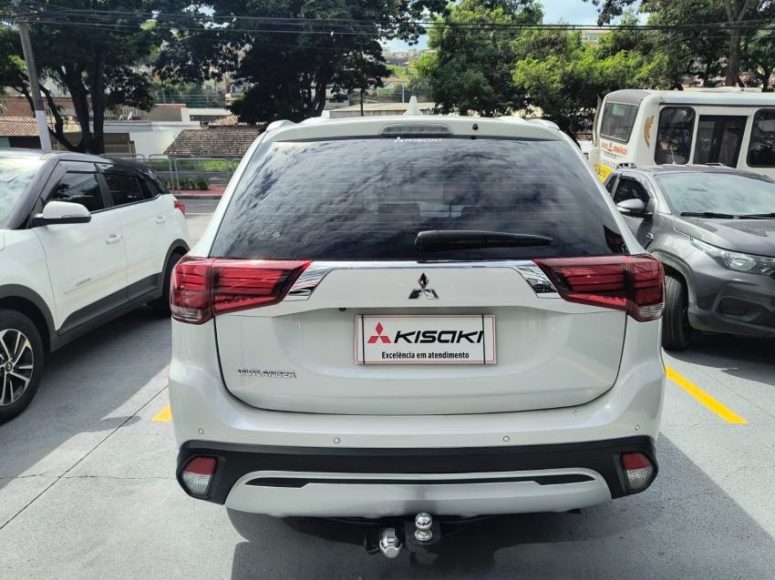 mitsubishi outlander 2.2 mivec di-d diesel hpe-s awd automatico 2.. 4p 20224
