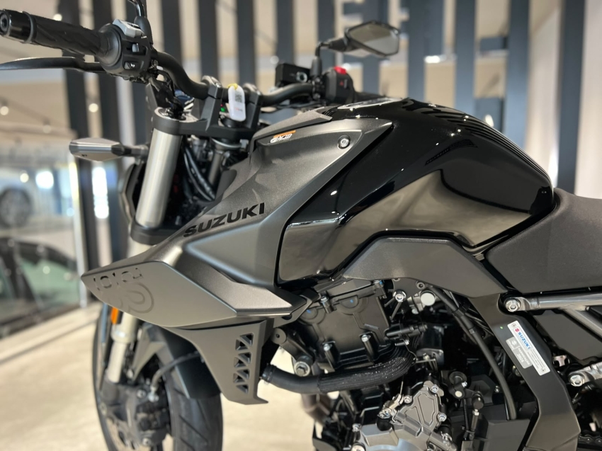suzuki gsx-8s s 202512