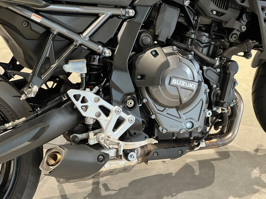 suzuki gsx-8s s 202510