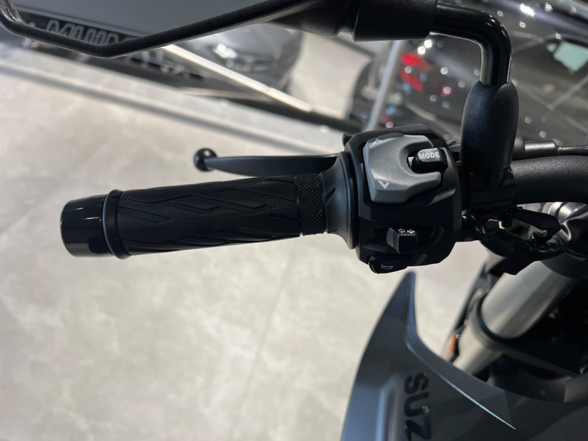 suzuki gsx-8s s 202529