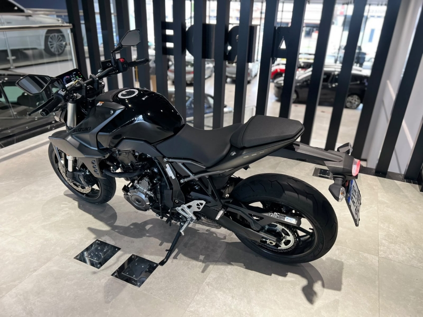 suzuki gsx-8s s 202515
