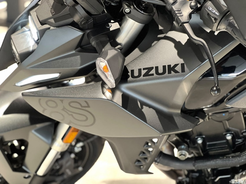 suzuki gsx-8s s 202527