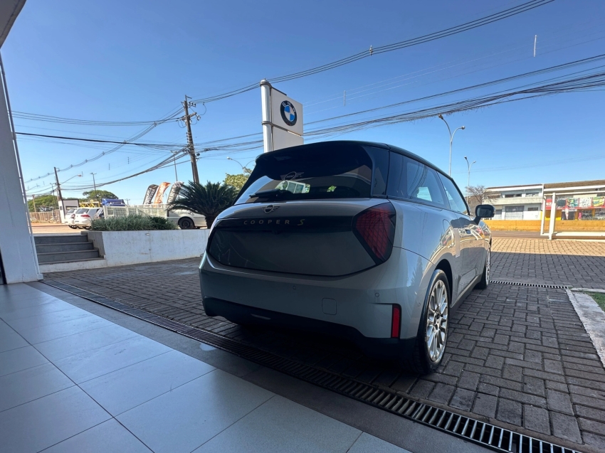 mini cooper 40,7 kw eletrico 2p e 2.0 4p automatico 2024