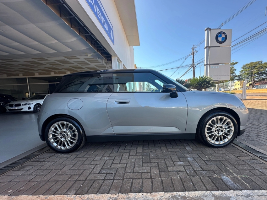 mini cooper 40,7 kw eletrico 2p e 2.0 4p automatico 2024