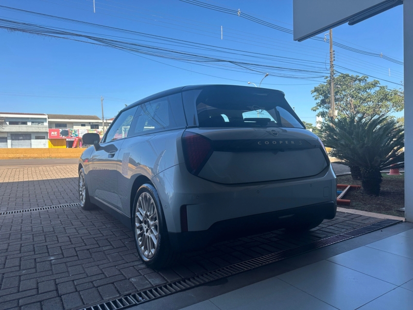 mini cooper 40,7 kw eletrico 2p e 2.0 4p automatico 2024