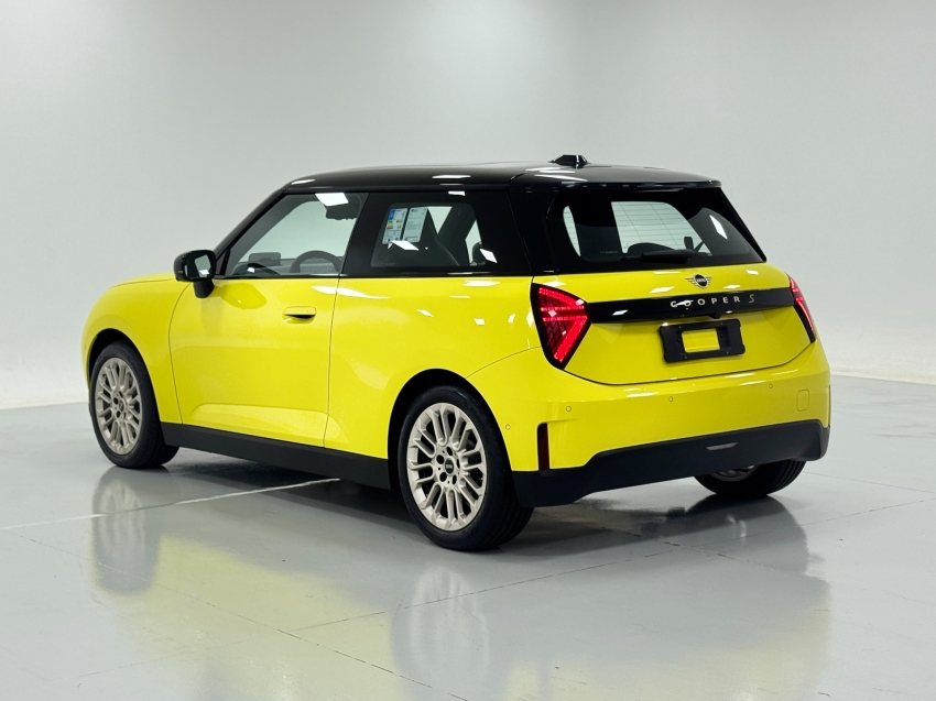 mini cooper 49,2 kw eletrico 2p se 3.0 4p automatico 20263