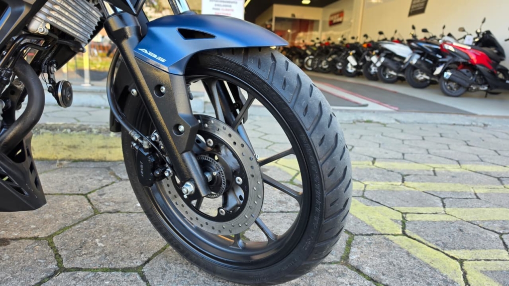 cb twister 300f abs - azul5