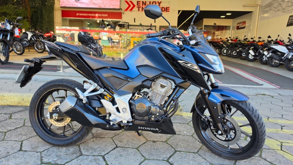 cb twister 300f abs - azul1