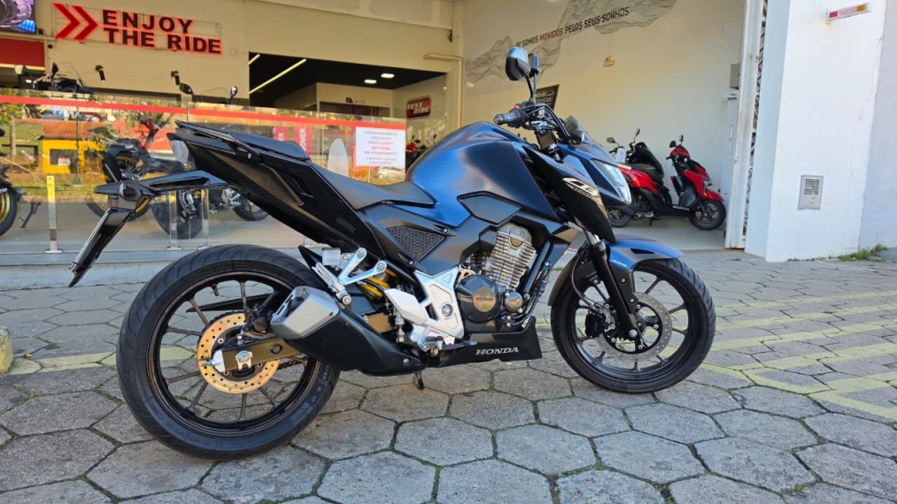 cb twister 300f abs - azul