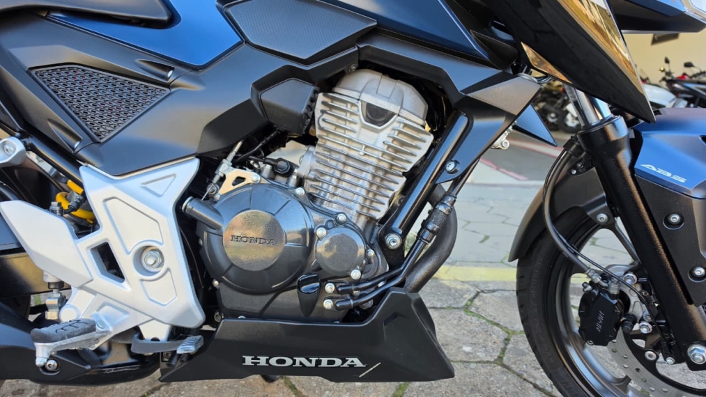 cb twister 300f abs - azul3