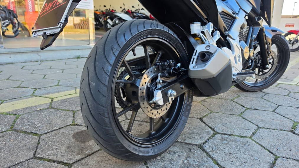 cb twister 300f abs - azul6
