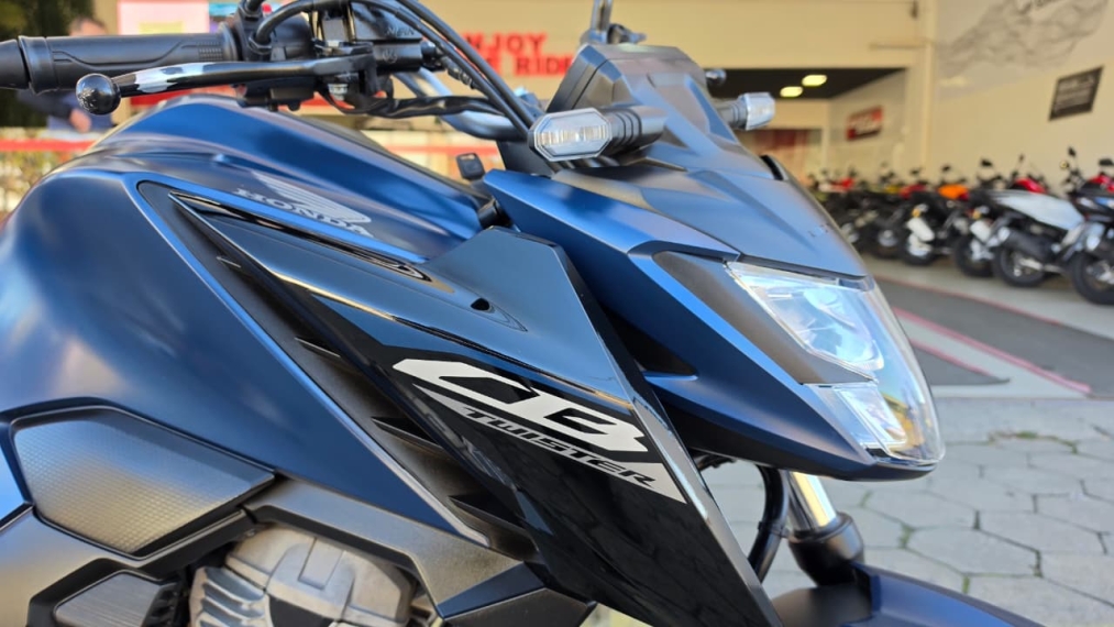 cb twister 300f abs - azul7