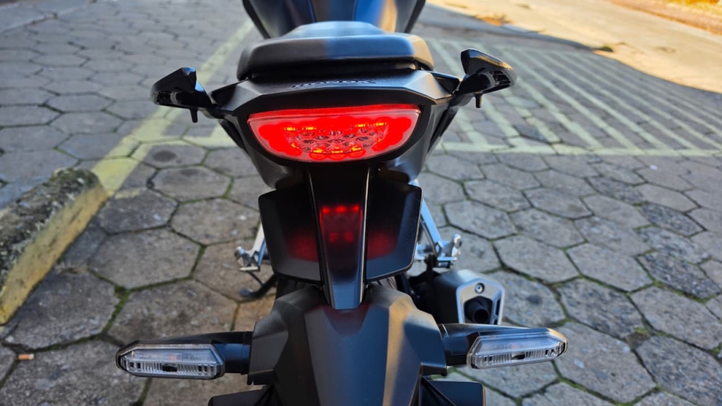 cb twister 300f abs - azul9