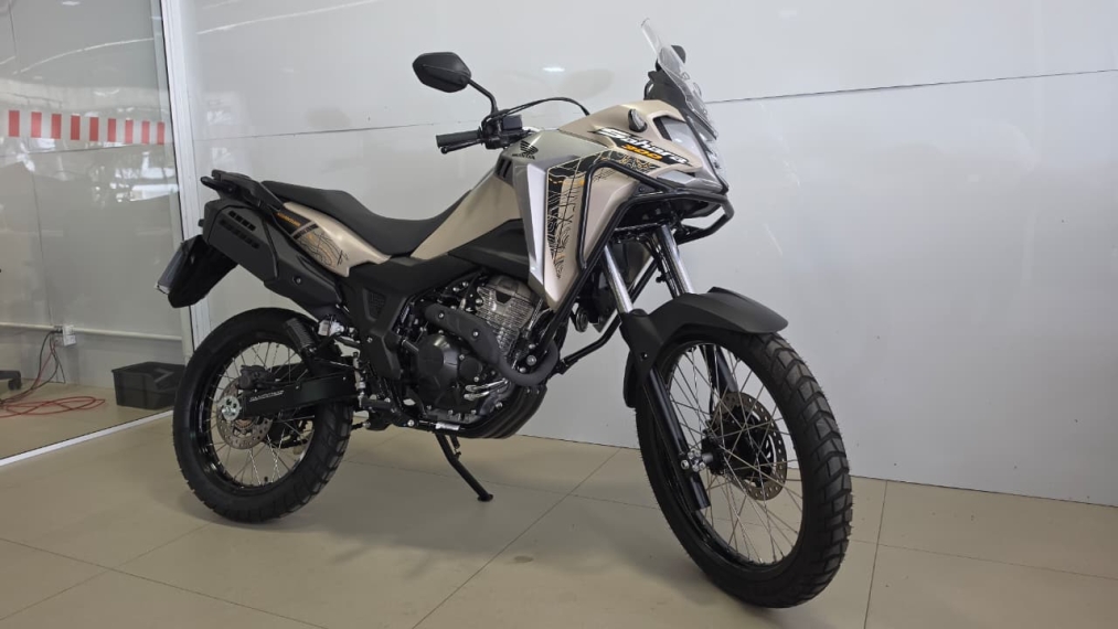 honda xre 300 sahara adv1