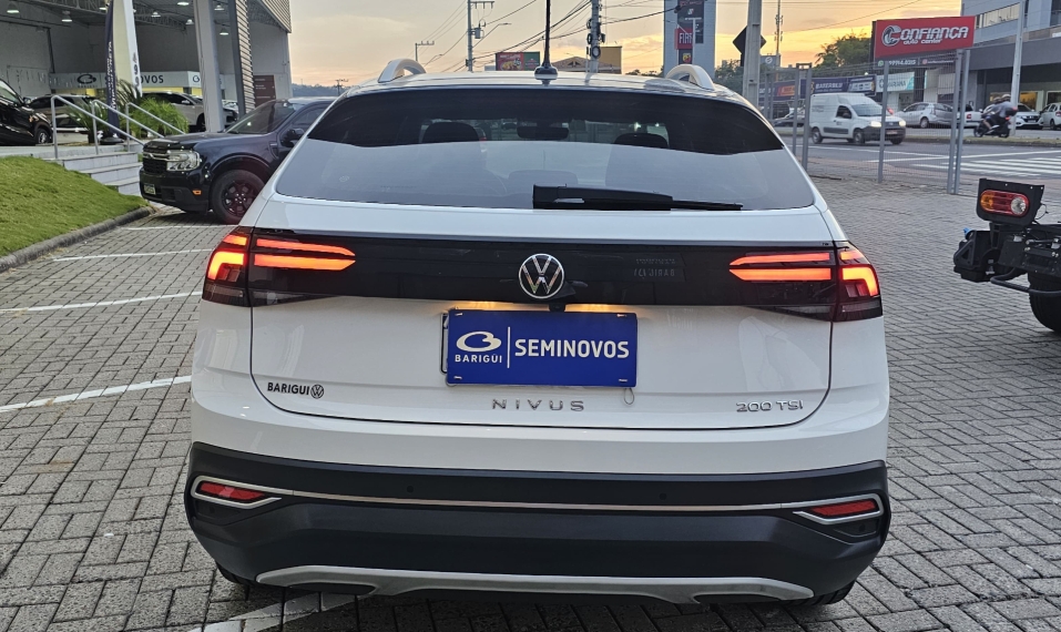 volkswagen nivus 1.0 200 tsi total flex highline automatico 4p 2024