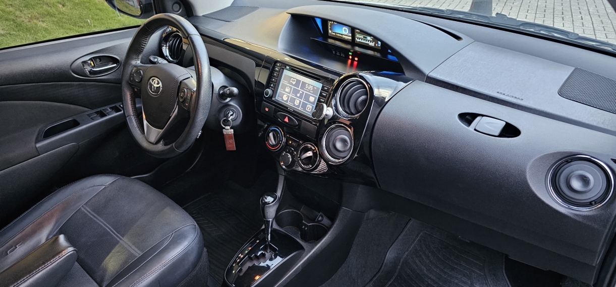 toyota etios 1.5 platinum 16v flex 4p automatico 2017