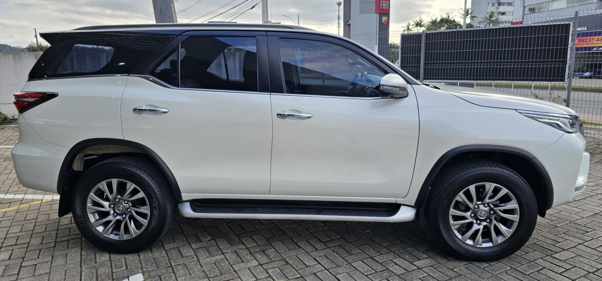 toyota hilux sw4 2.8 d-4d turbo diesel srx 4x4 automatico 1.0 4p 2022