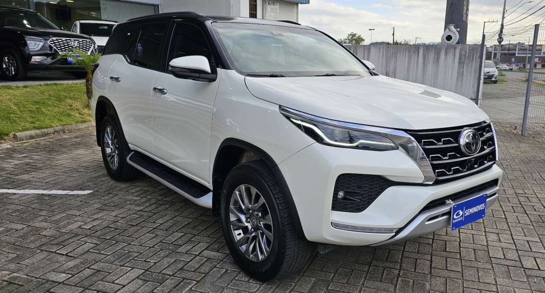 toyota hilux sw4 2.8 d-4d turbo diesel srx 4x4 automatico 1.0 4p 2022