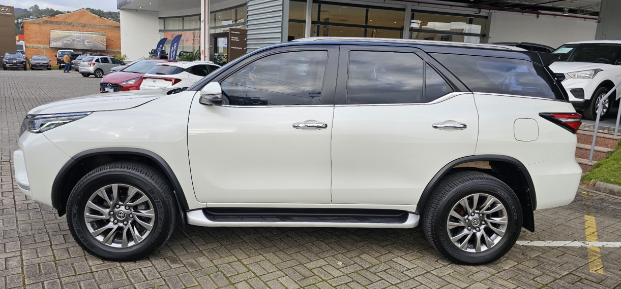 toyota hilux sw4 2.8 d-4d turbo diesel srx 4x4 automatico 1.0 4p 2022