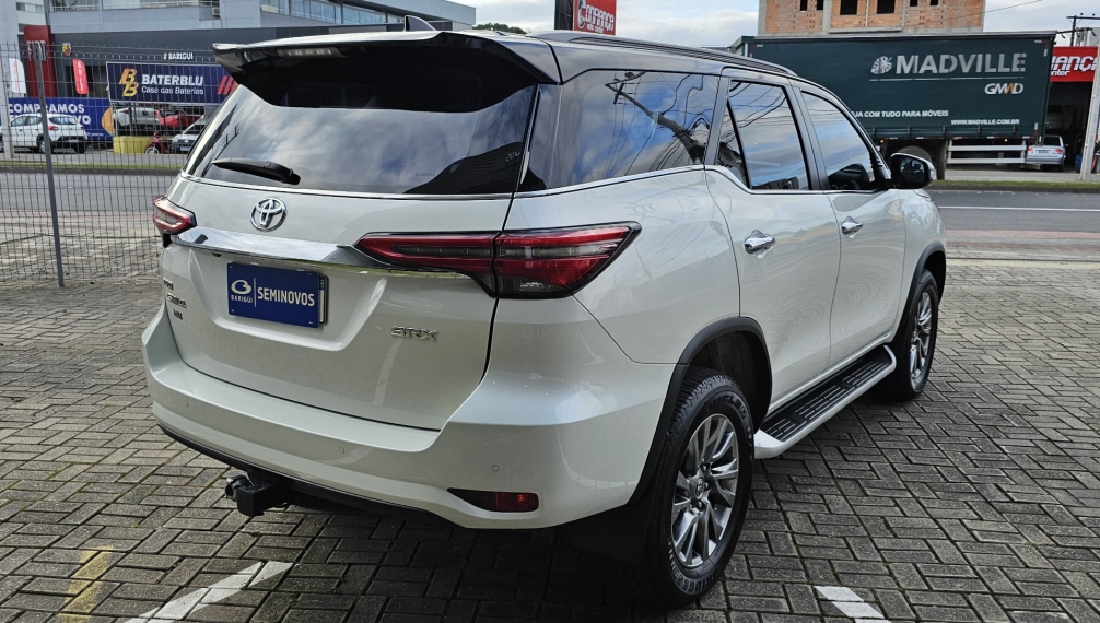 toyota hilux sw4 2.8 d-4d turbo diesel srx 4x4 automatico 1.0 4p 2022