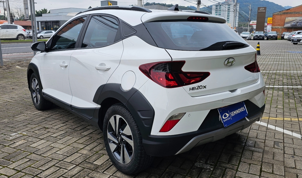 hyundai hb20x 1.6 16v flex evolution automatico 4p 2022